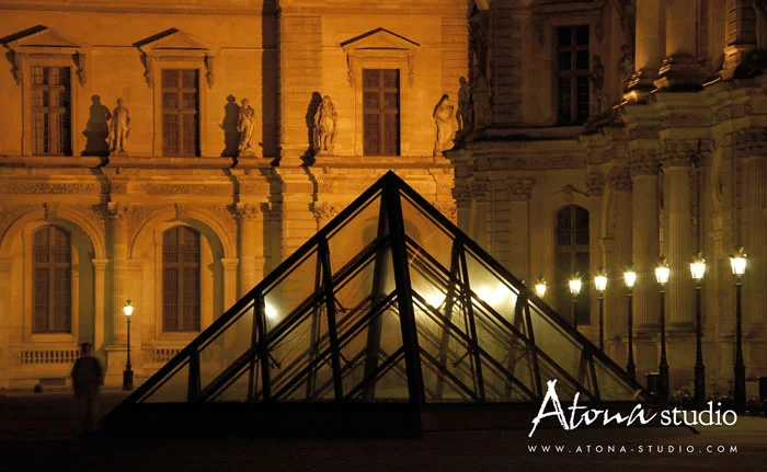 La ville de Paris - Le Louvre Pyramide Souvenir